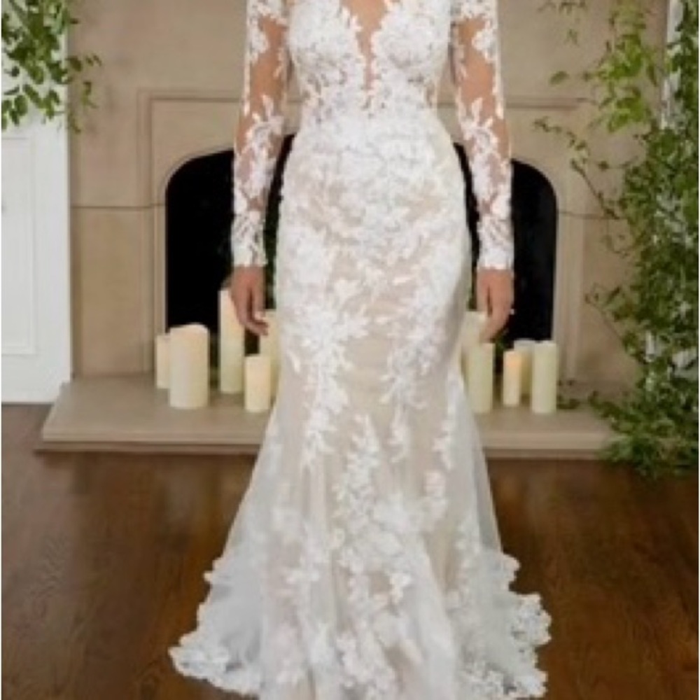 Chic White Lace Long Sleeve Gown